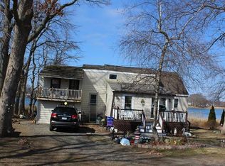 16 Riveredge St, Milford, CT 06460