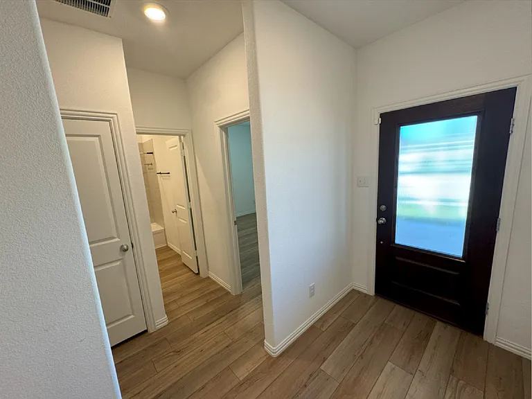 1105 Daffodil St — Photo 3