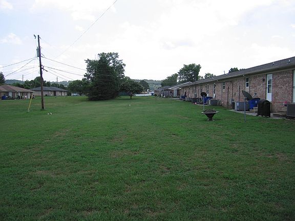 5th image of 2900 Villa Dr NW