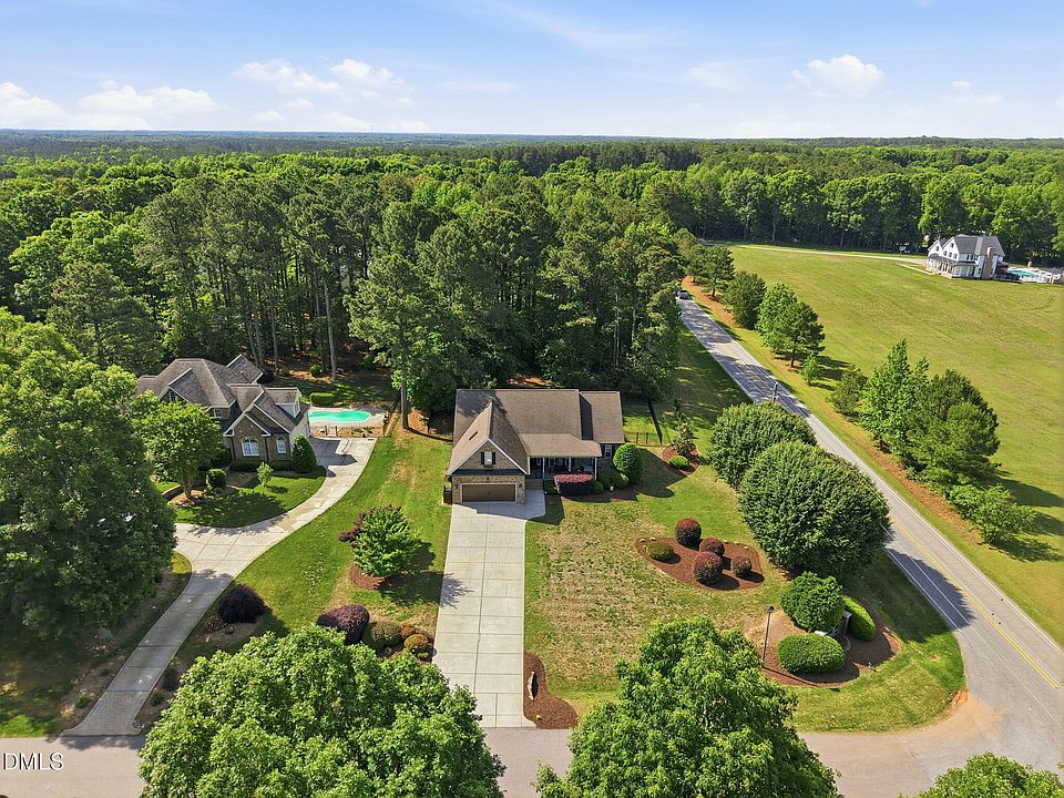 1st image of 10 Georgetown Woods Dr