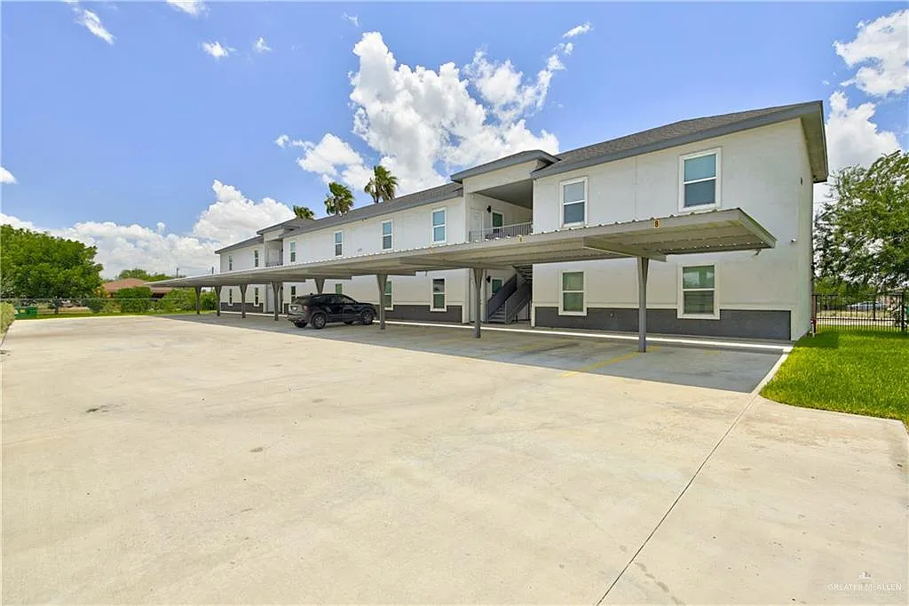 1207 W Kennedy St — Photo 2