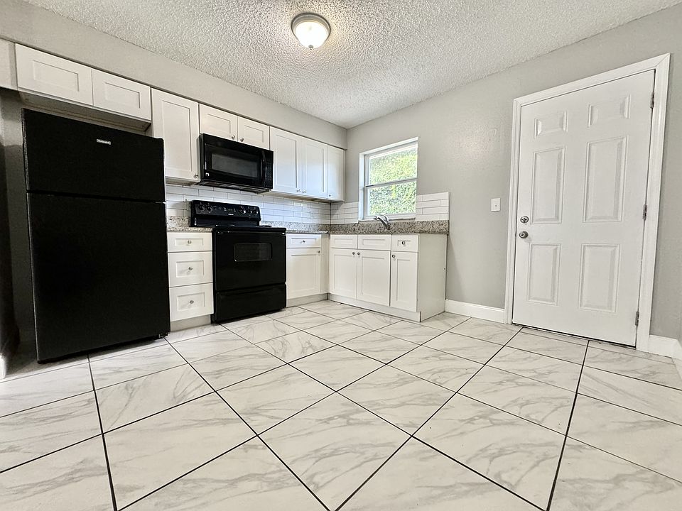 1st image of 1013 Beecher St #17645909