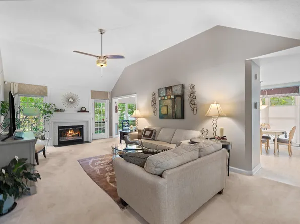 119 E Laurenbrook Ct, Cary, NC 27518