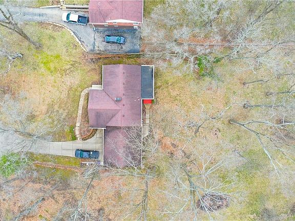3rd image of 953 Oakland Dr