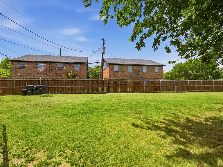 908 Isbell Rd #B — Photo 26