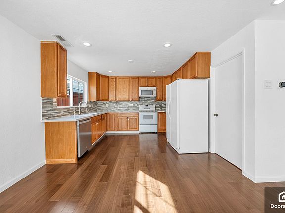 2nd image of 5446 Mayland Ave
