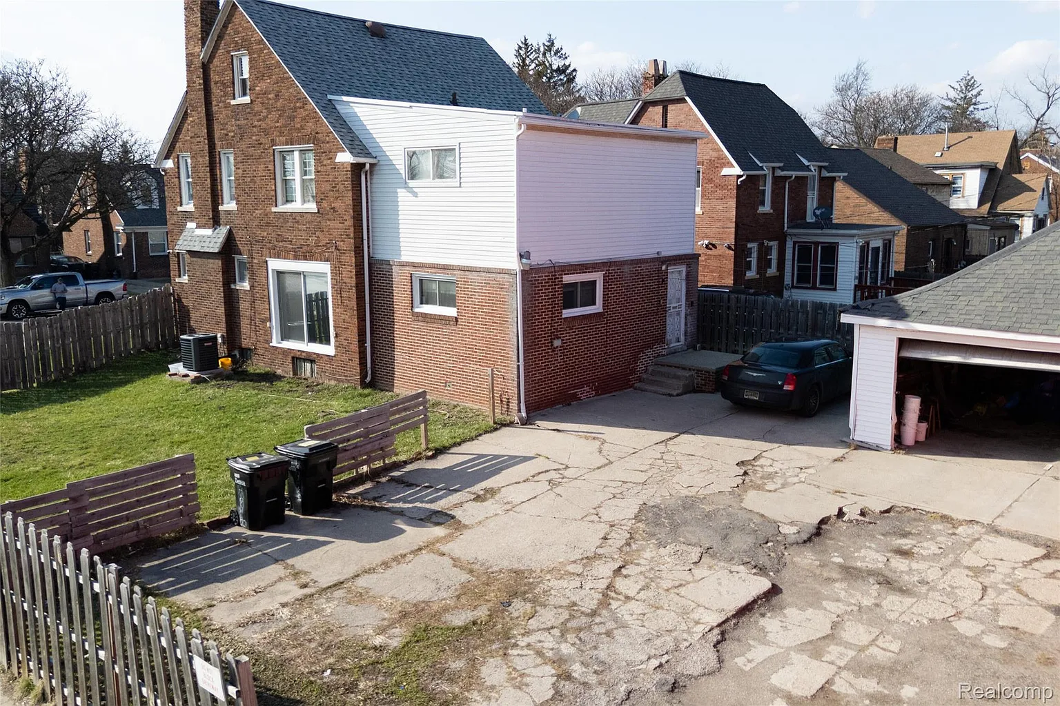 15304 Rutherford St photo 1