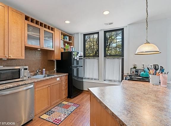 5th image of 2057 N Sedgwick St #2