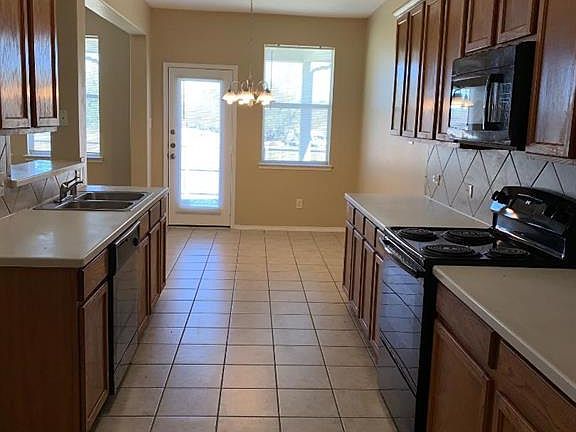 5th image of 1133 Mockingbird Dr