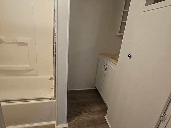 3rd image of 525 Kelly Rd #A