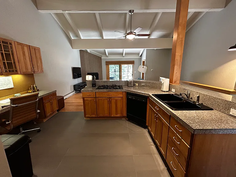 820 Oriole Way — Photo 4