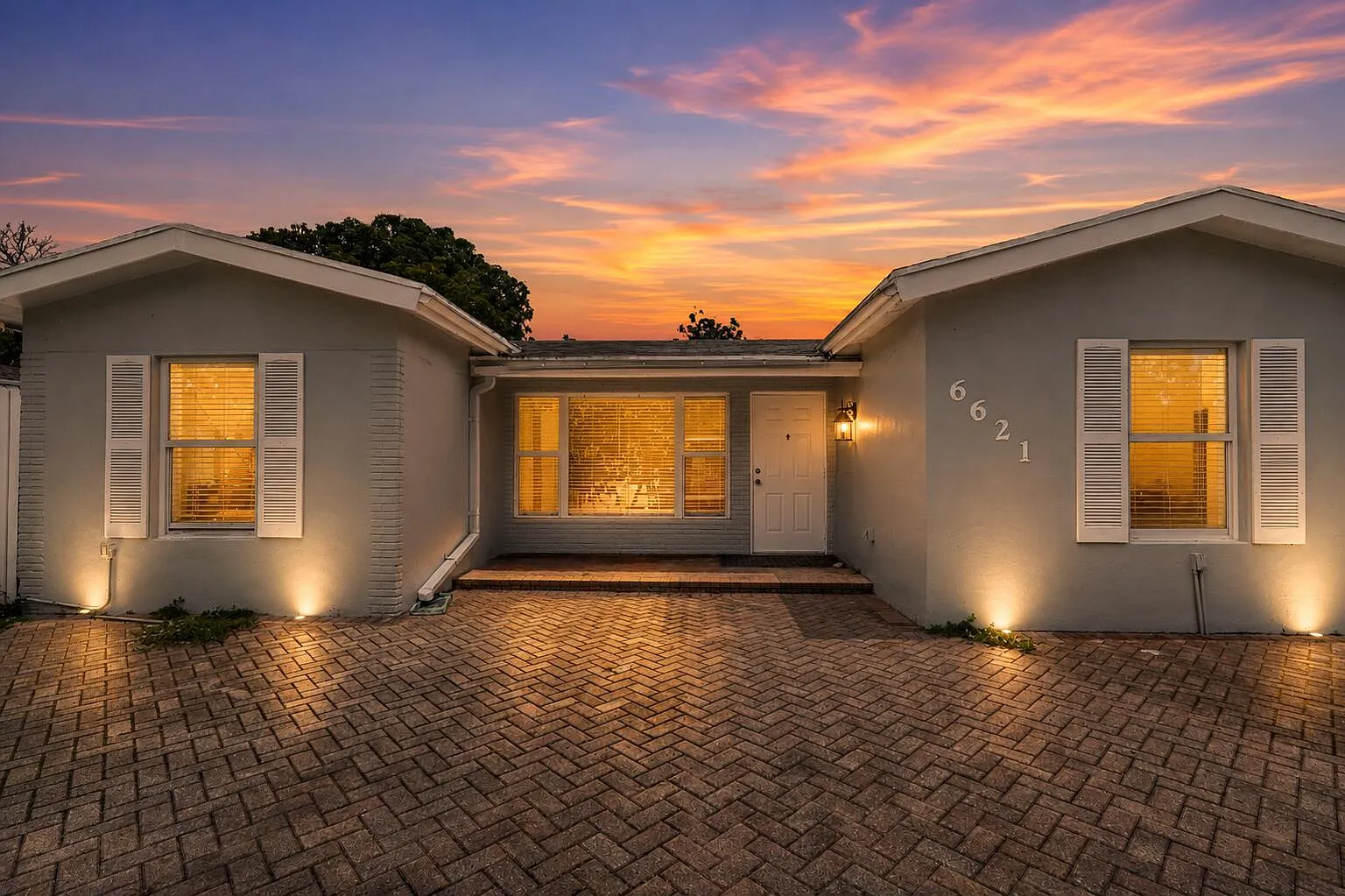 3 bed, 1.0 bath, 1292 sqft, $3,000 — Photo 1