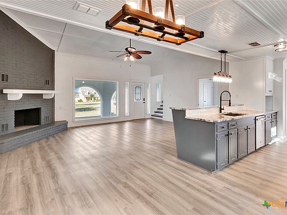 2nd image of 445 Lakeshore Dr