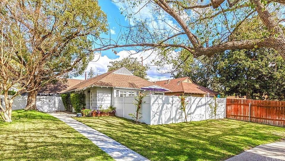 1st image of 10609 Camarillo St