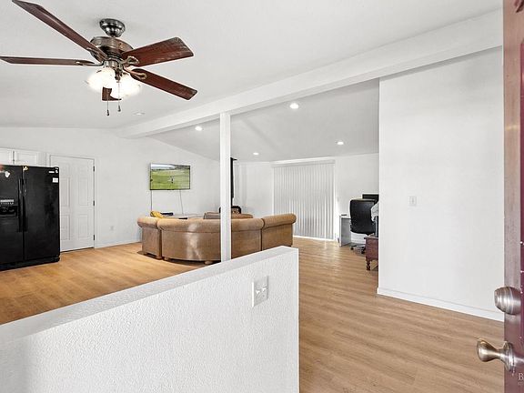 4th image of 418 Bruce Avenue