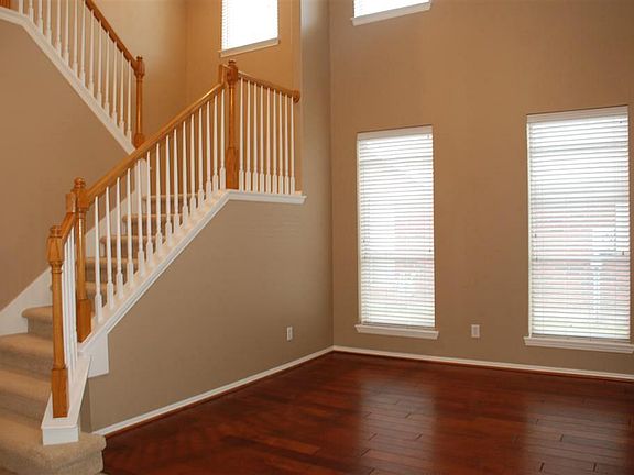 5th image of 307 Green Cedar Dr