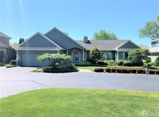 13131 Log Cabin Point, Fenton, MI 48430