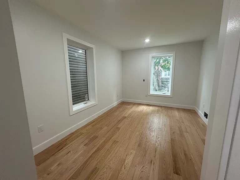 161 Bidwell Ave — Photo 8