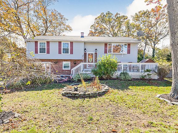 3rd image of 325 Colonial Dr
