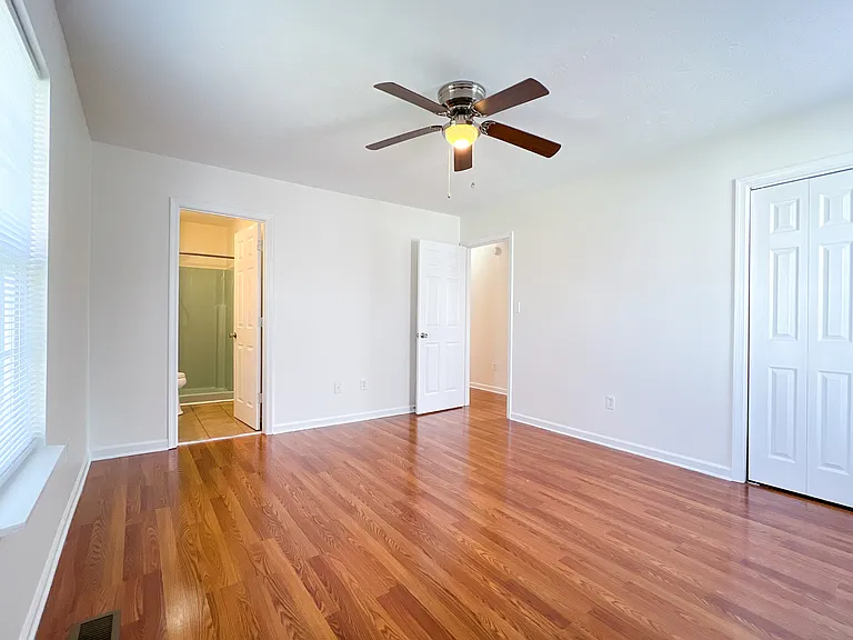 1451 N Delphine Ave — Photo 17