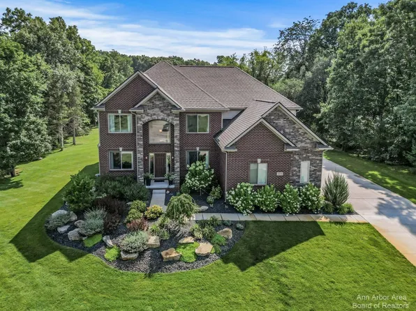 5574 Eggert Pl, Brighton, MI 48116