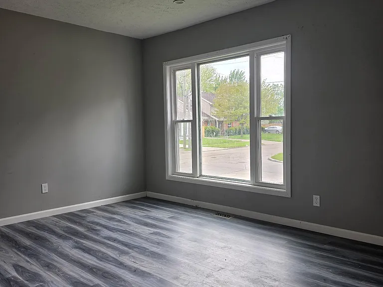 3175 Toledo Ave — Photo 3