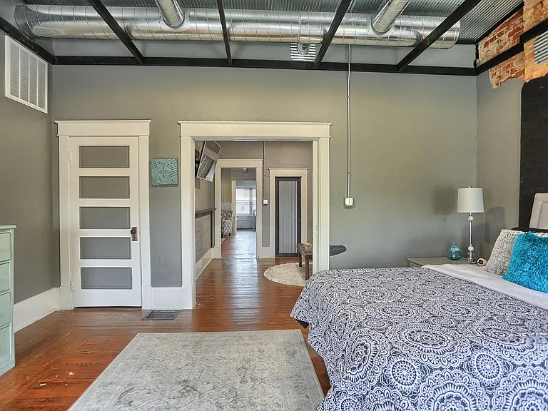 120 W Market St #A — Photo 12