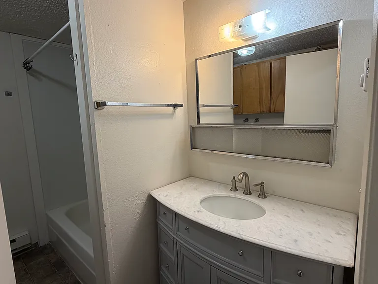 322 NW Larry St #320 — Photo 5