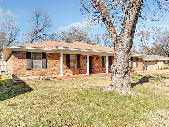 3rd image of 520 Forrest Ln