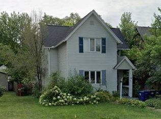 729 S 9th St #A, Clinton, IA 52732