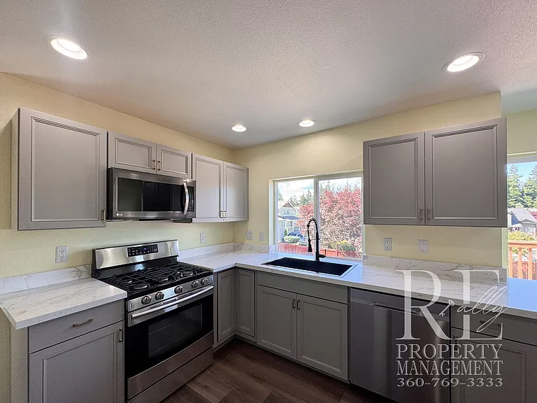 2994 NE Loyola St — Photo 8