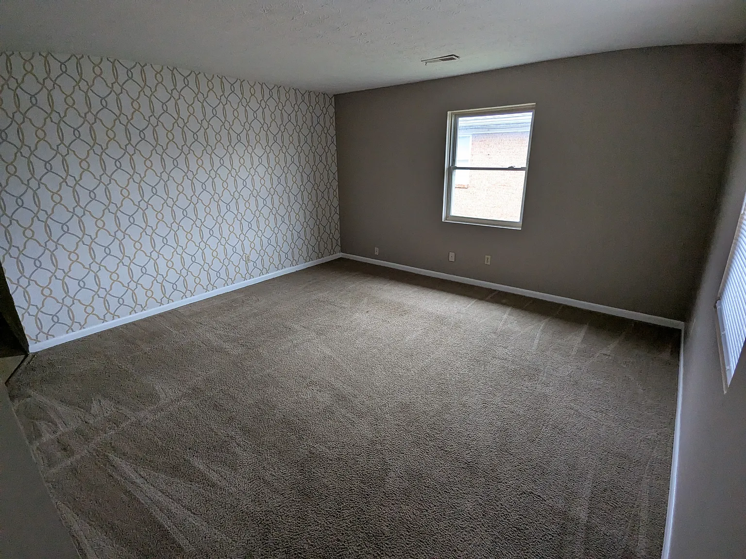 2 bed, 775 sqft, $945 — Photo 2