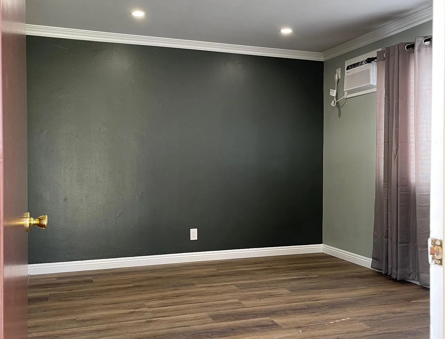 7632 S Pickering Ave — Photo 3