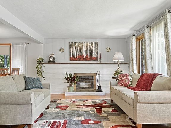 4th image of 122 Chickering Rd