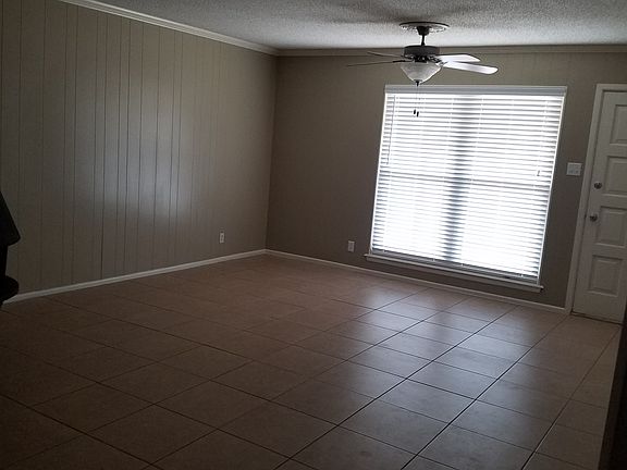 4th image of 4012 Lakeside Dr