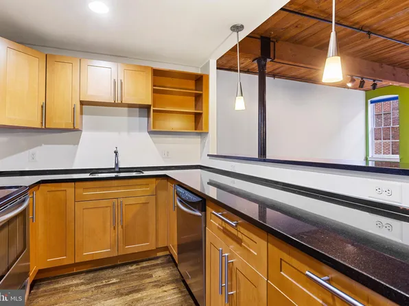 209 Cuthbert St APT 202, Philadelphia, PA 19106