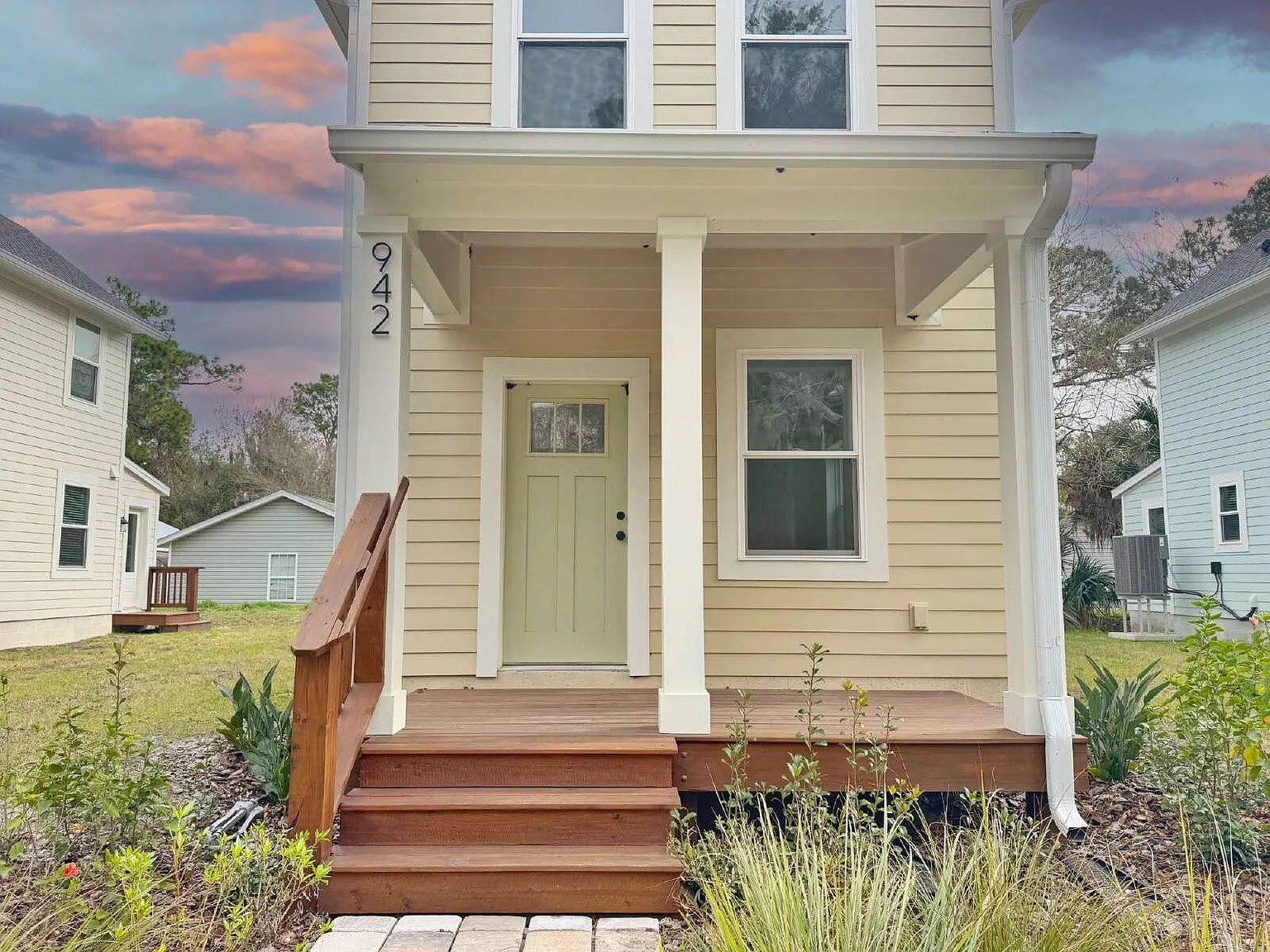 2 bed, 1.5 bath, 1200 sqft, $1,900 — Photo 2