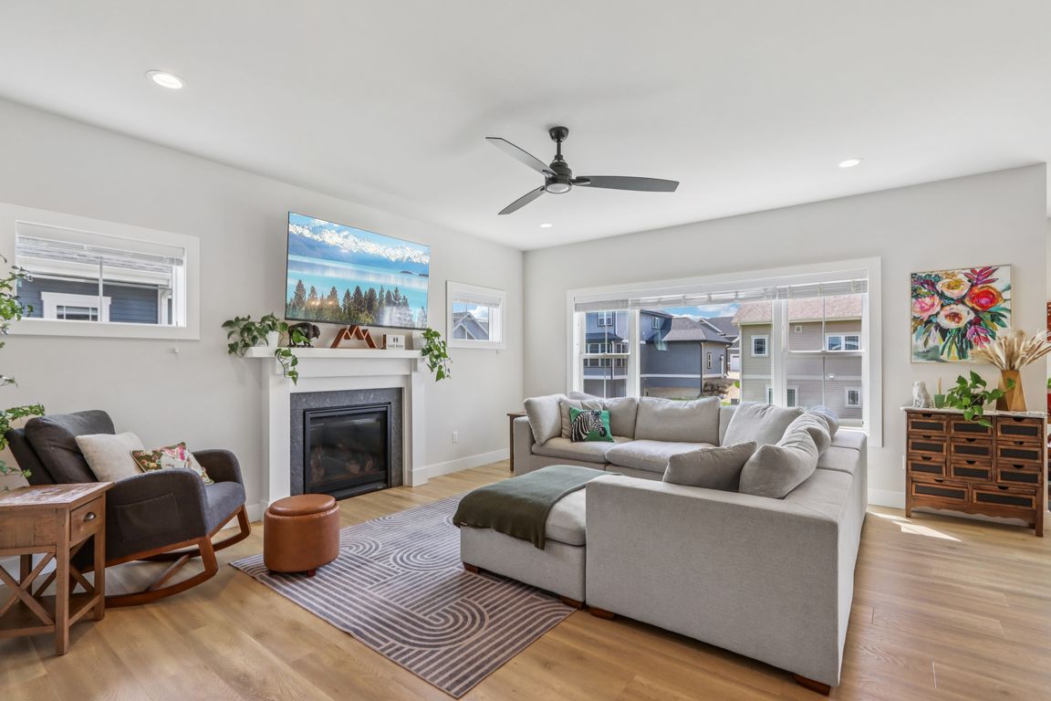 Lynn St-L1007-043