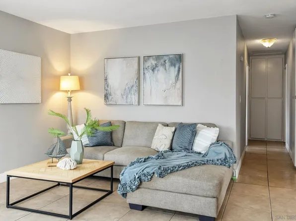 3427 Los Mochis Way, Oceanside, CA 92056