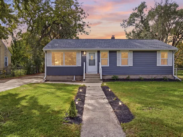 9224 Baldwin Dr, Machesney Park, IL 61115