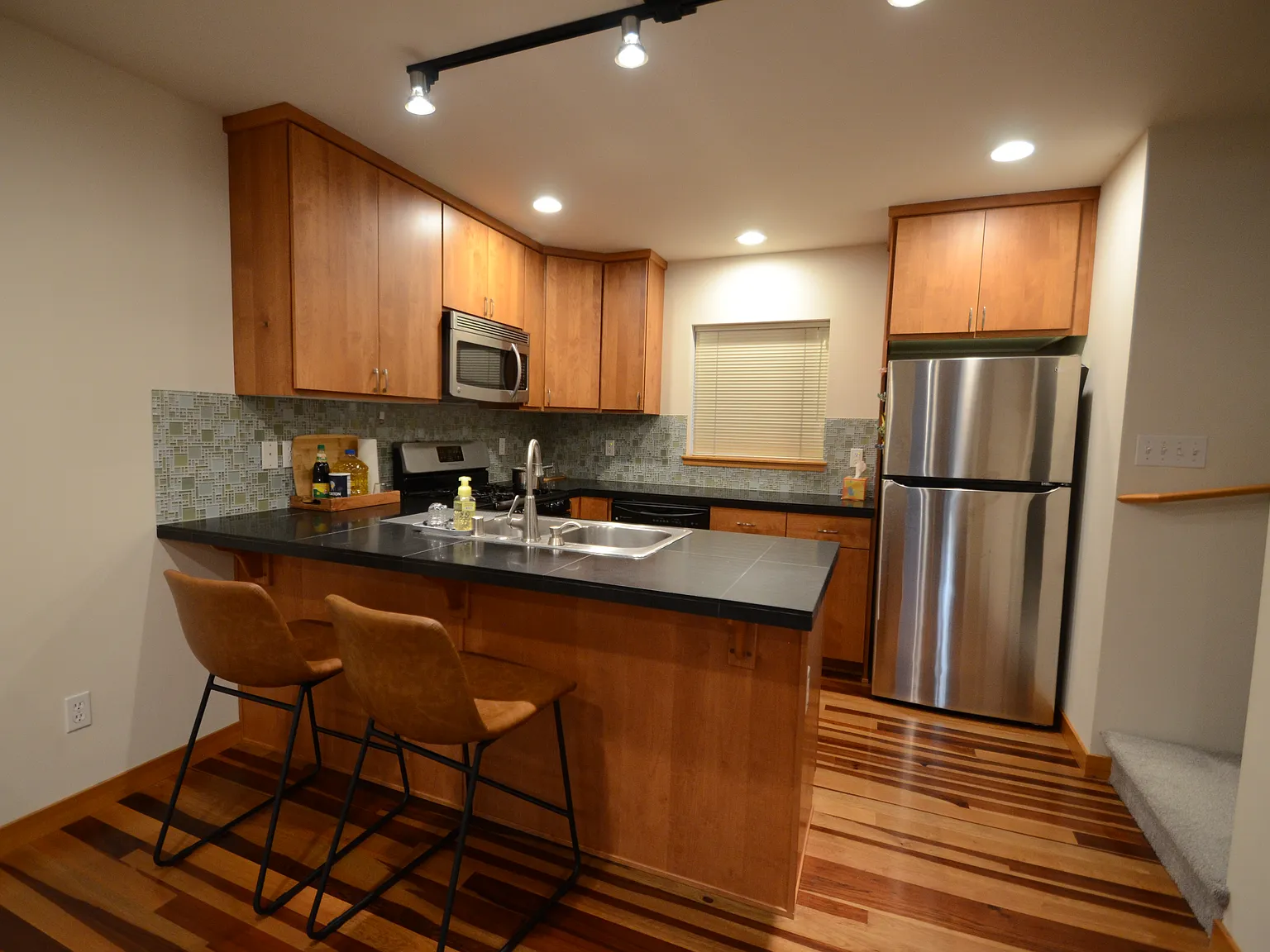 3 bed, 1000 sqft, $3,150 — Photo 3