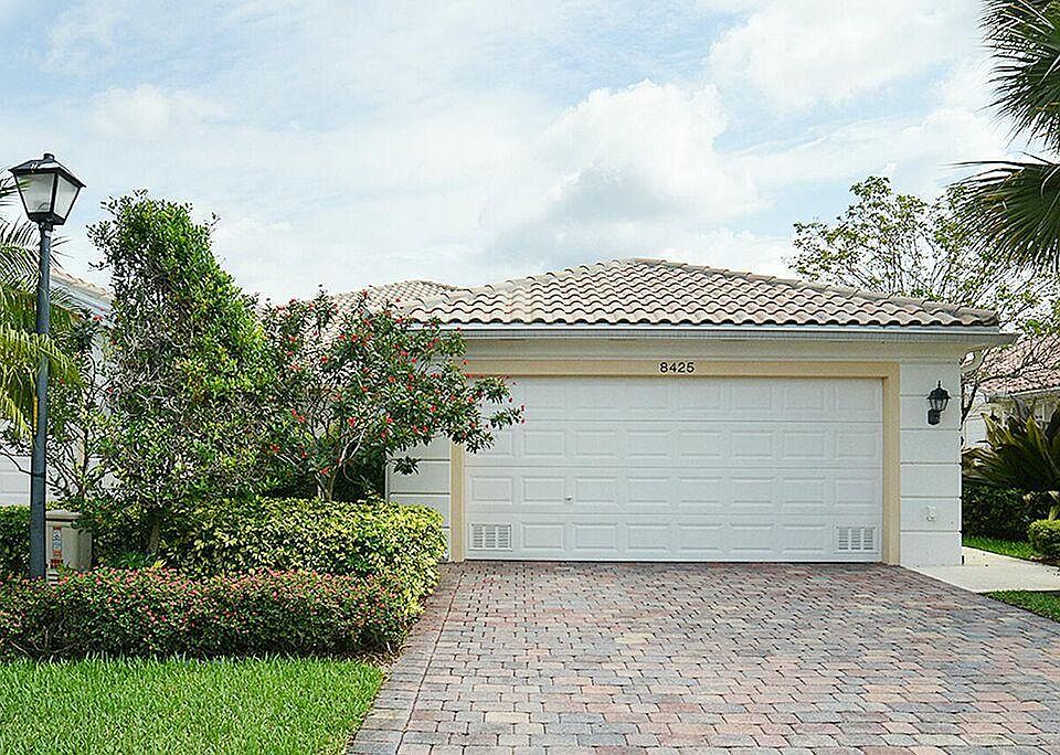 Home For Sale In Villagewalk