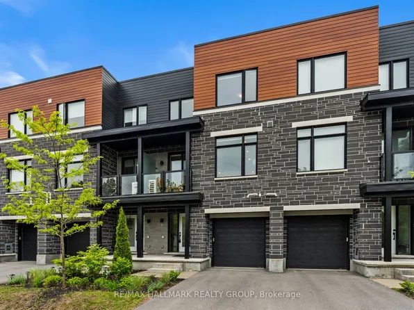 43 Bachman Ter, Ottawa, ON K2L 1W2