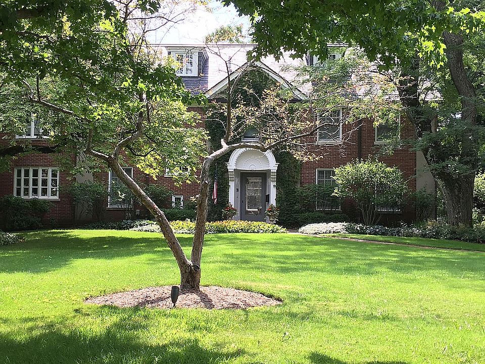 2nd image of 190 Vine Ave