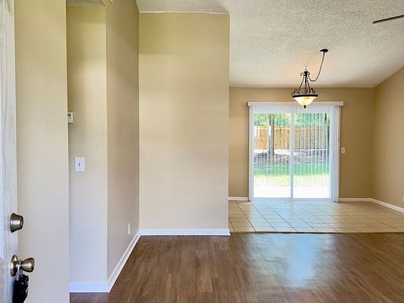 2nd image of 114 Dogwood Cir
