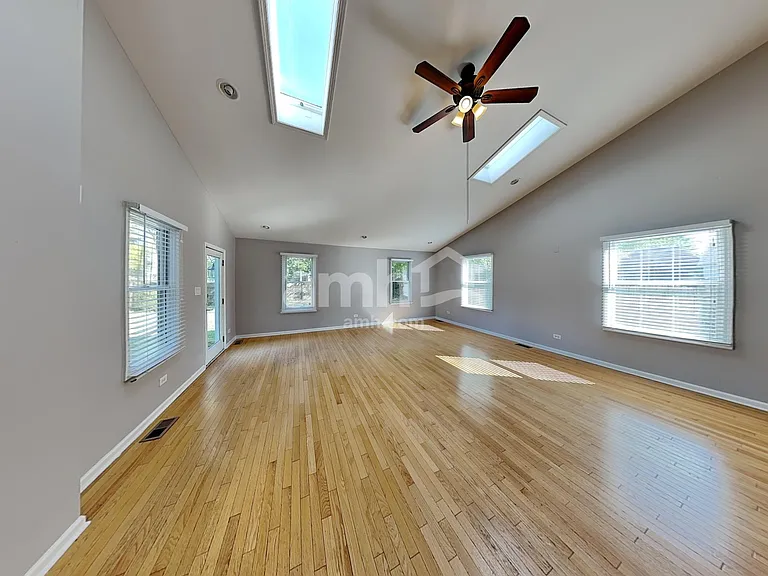 5301 Meadowbrook St — Photo 9