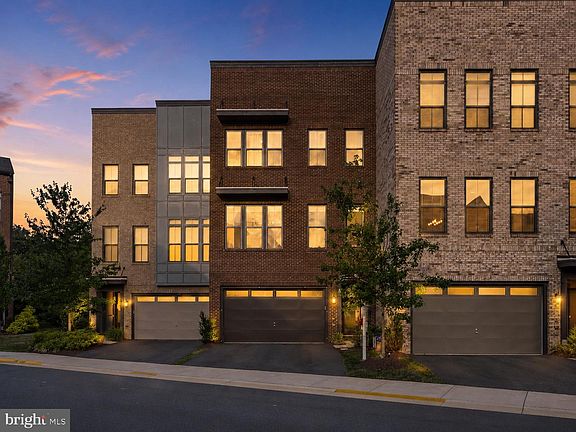3rd image of 23072 Sullivans Cove Sq