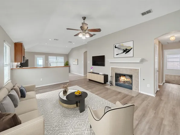 1249 Mountain Peak Dr, Haslet, TX 76052