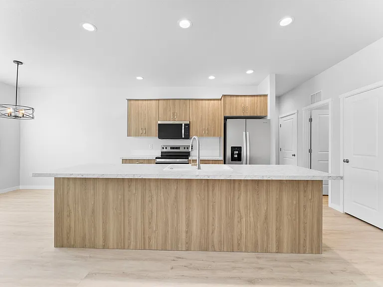 510 Waverly Ave — Photo 7