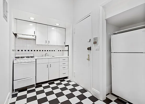 Rented by CitySites Real Estate Group | media 6